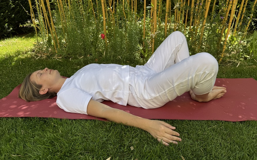 TRE neurogenic tremor - lying position step 1